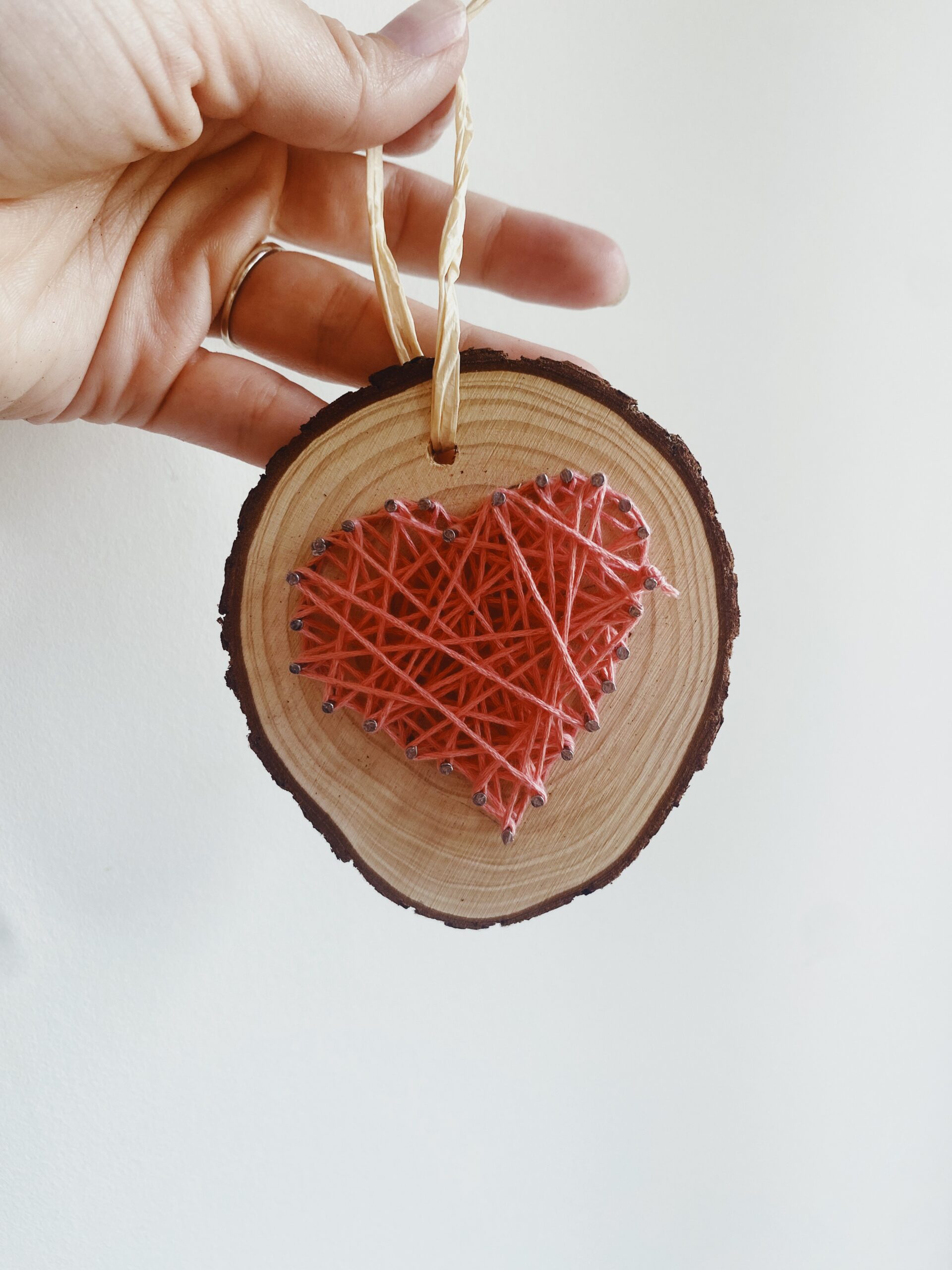 Coeur en string art